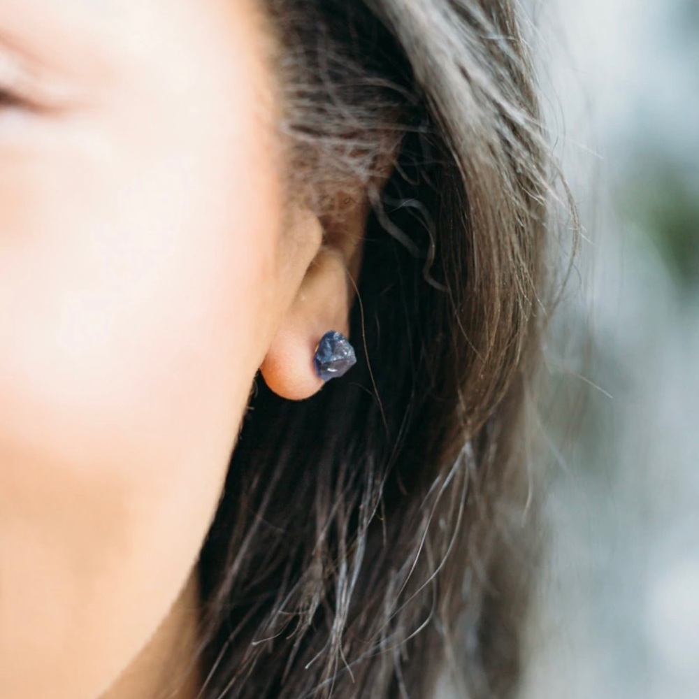 🆕 New Raw Alexandrite Crystal Stud Gemstone Earrings - Picture 6 of 8